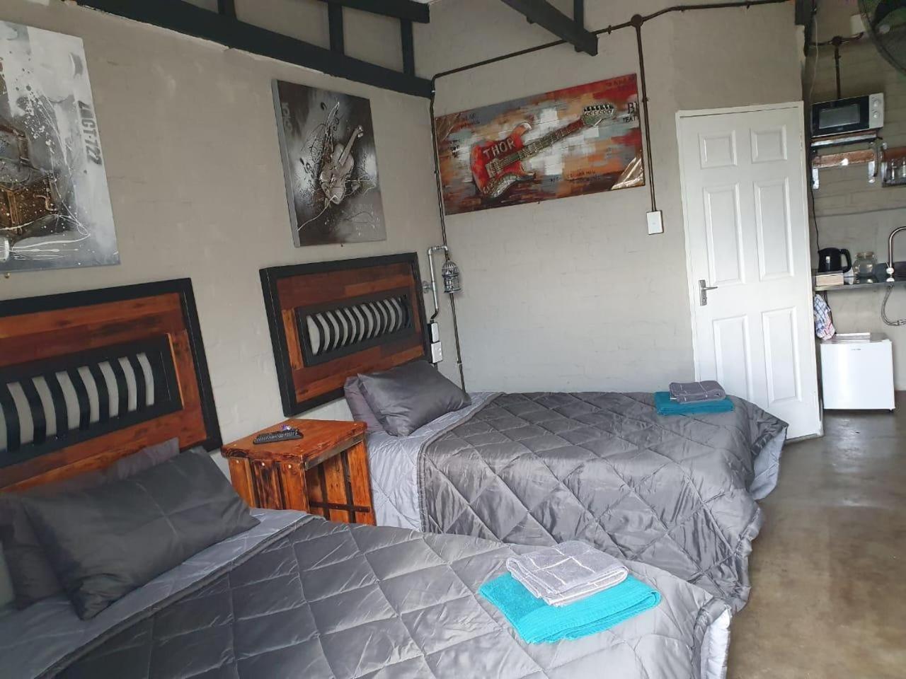At Ease Road Lodge Zeerust Δωμάτιο φωτογραφία