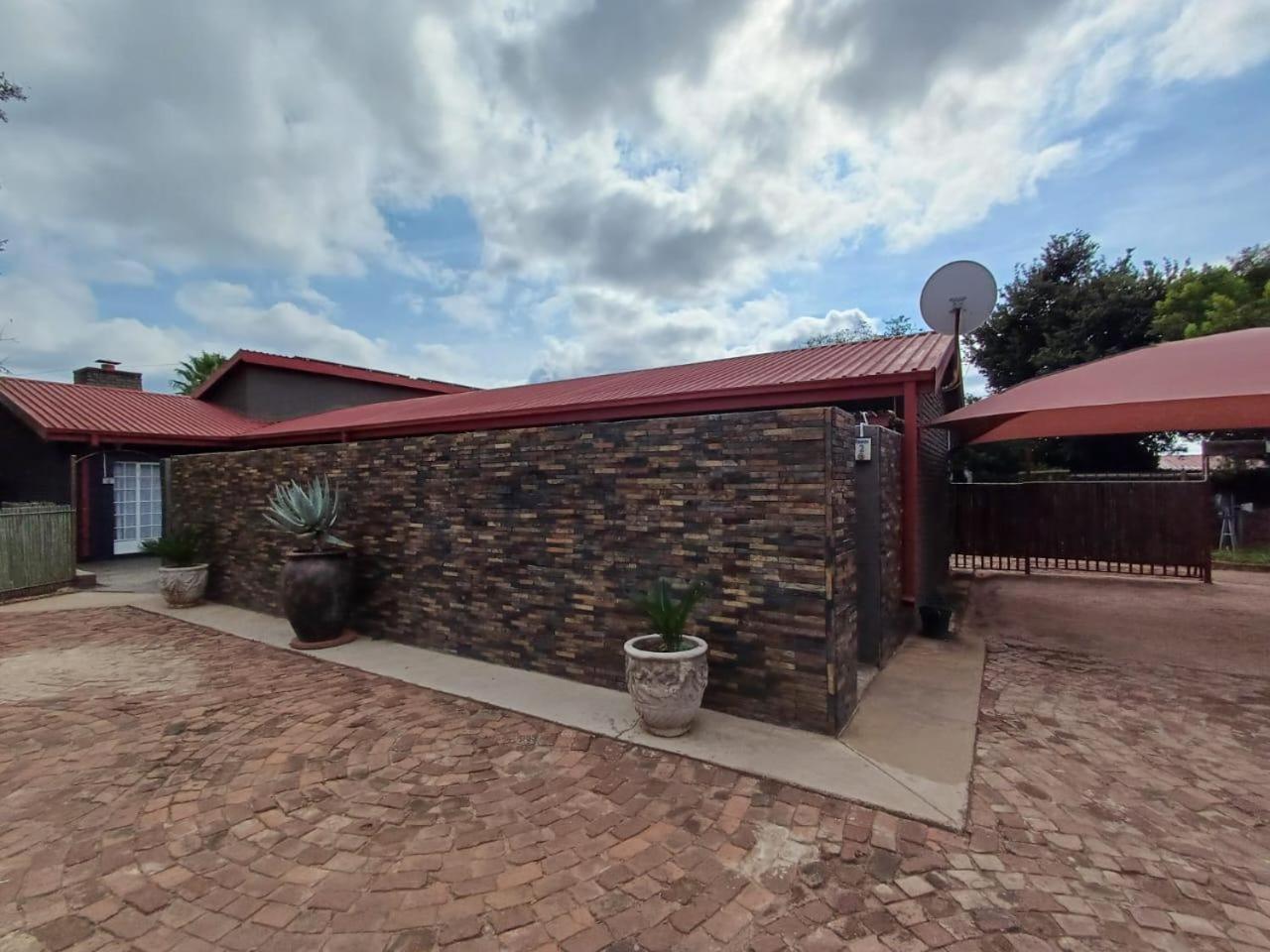 At Ease Road Lodge Zeerust Εξωτερικό φωτογραφία