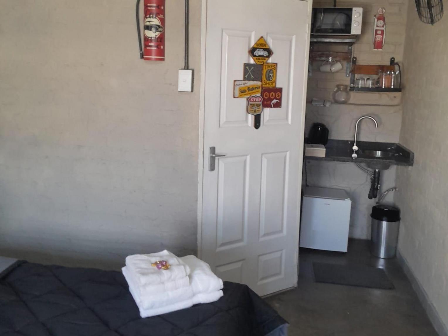 At Ease Road Lodge Zeerust Δωμάτιο φωτογραφία