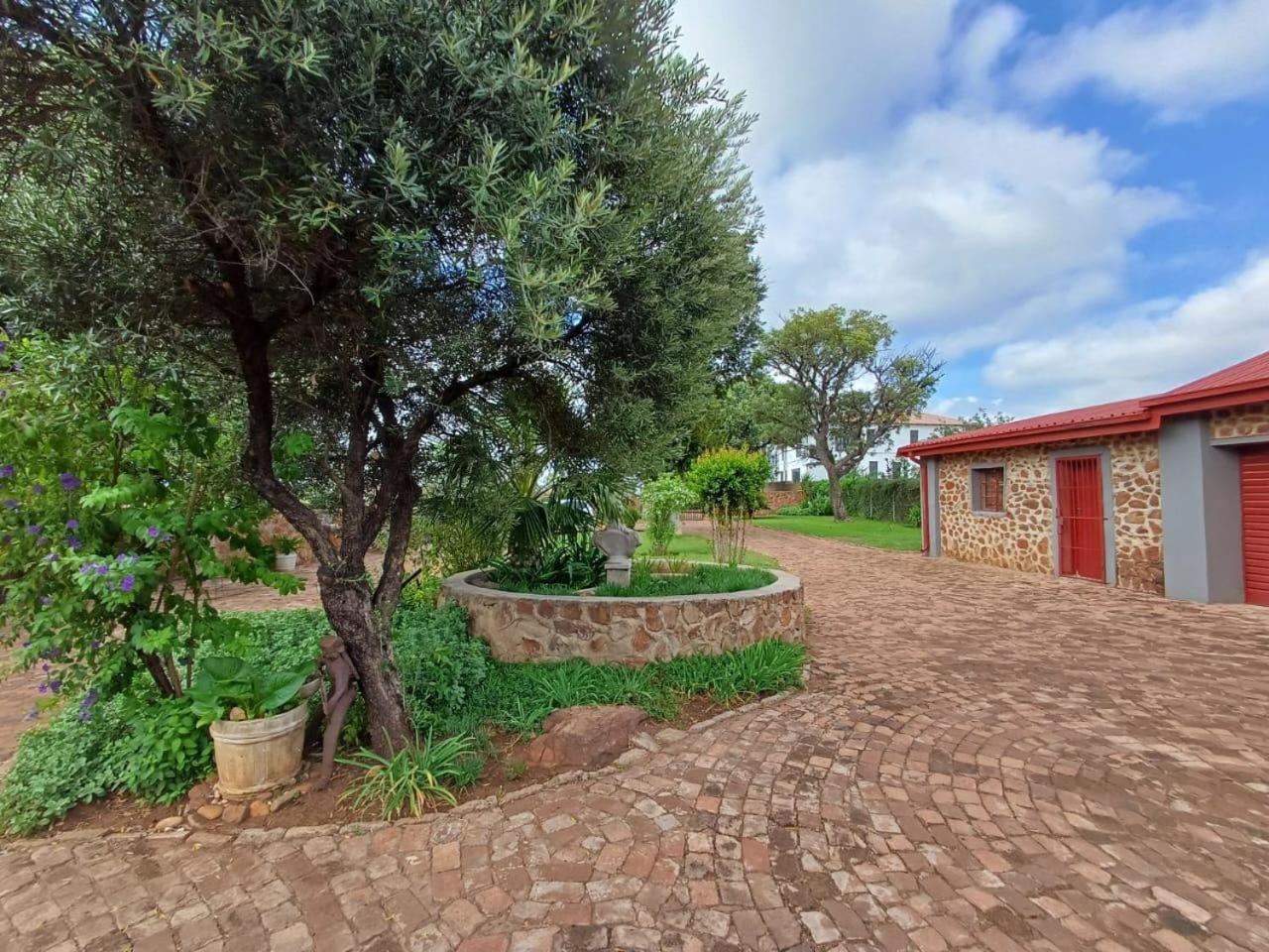 At Ease Road Lodge Zeerust Εξωτερικό φωτογραφία